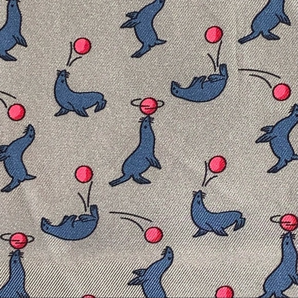 HERMÈS gray silk gavroche scarf  with playful blue seals with red ball motif - Picture 4 of 8